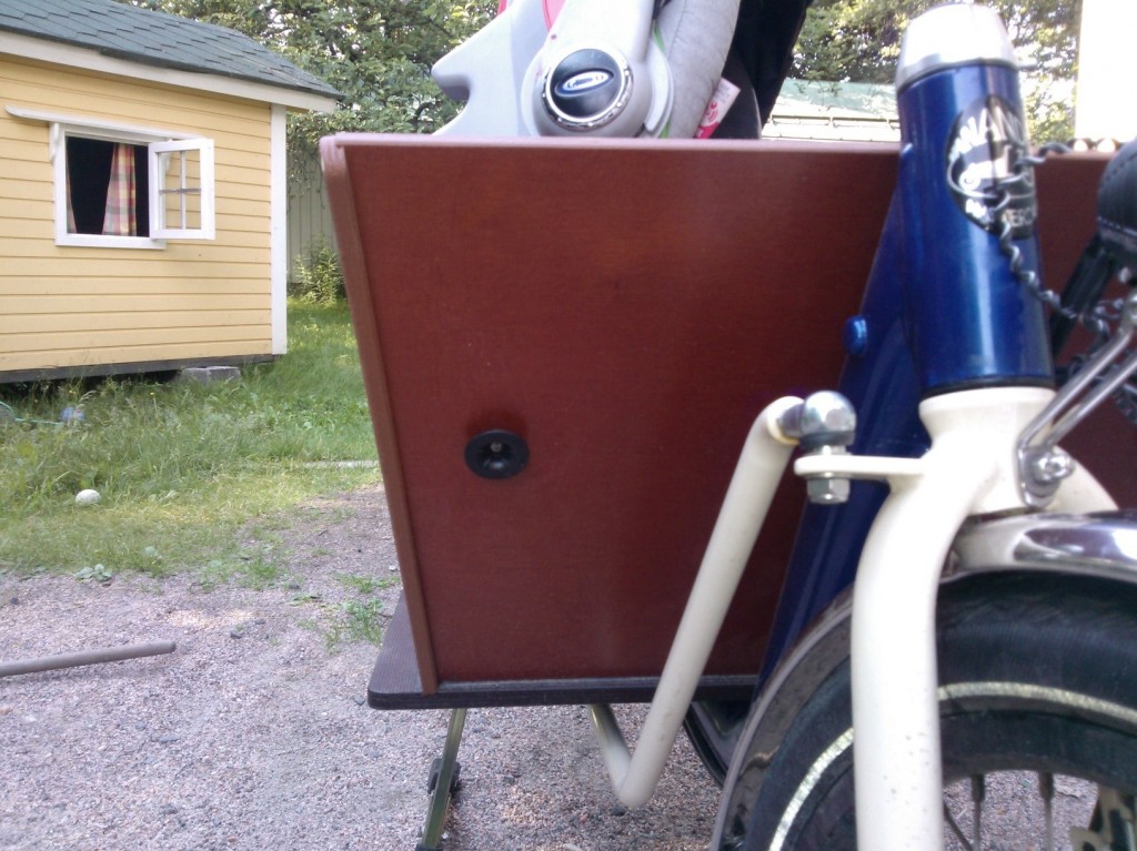 Kuomun sienet laatikon etuosassa.