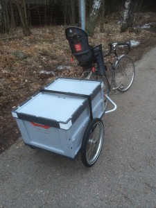 Y-trailerin isomman mallin kyytiin mahtuu kokoontaittuva laatikko, jonka tilavuus on noin 170L.