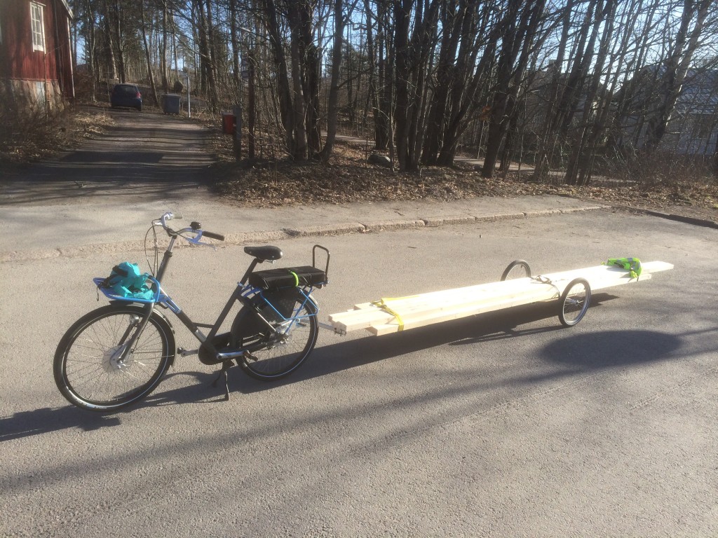 Y-trailer large ja Loooong-vetoaisa. Kyydissä yli 5 m pitkiä pattinkeja. Vetopyöränä Gr8